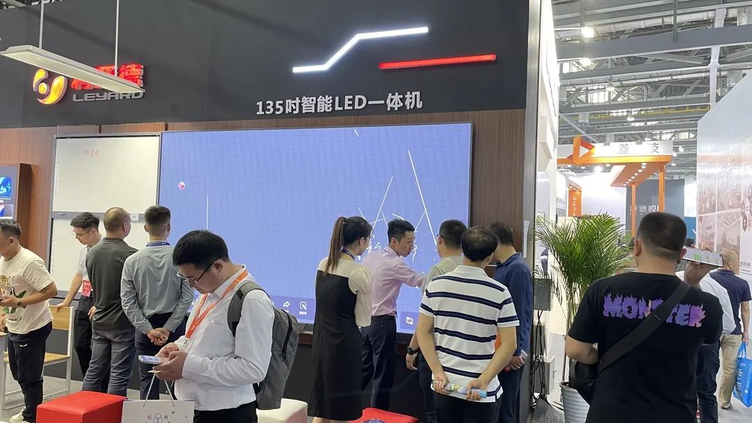 凯发(中国)官网教育新品及解决方案惊艳亮相81届教装展