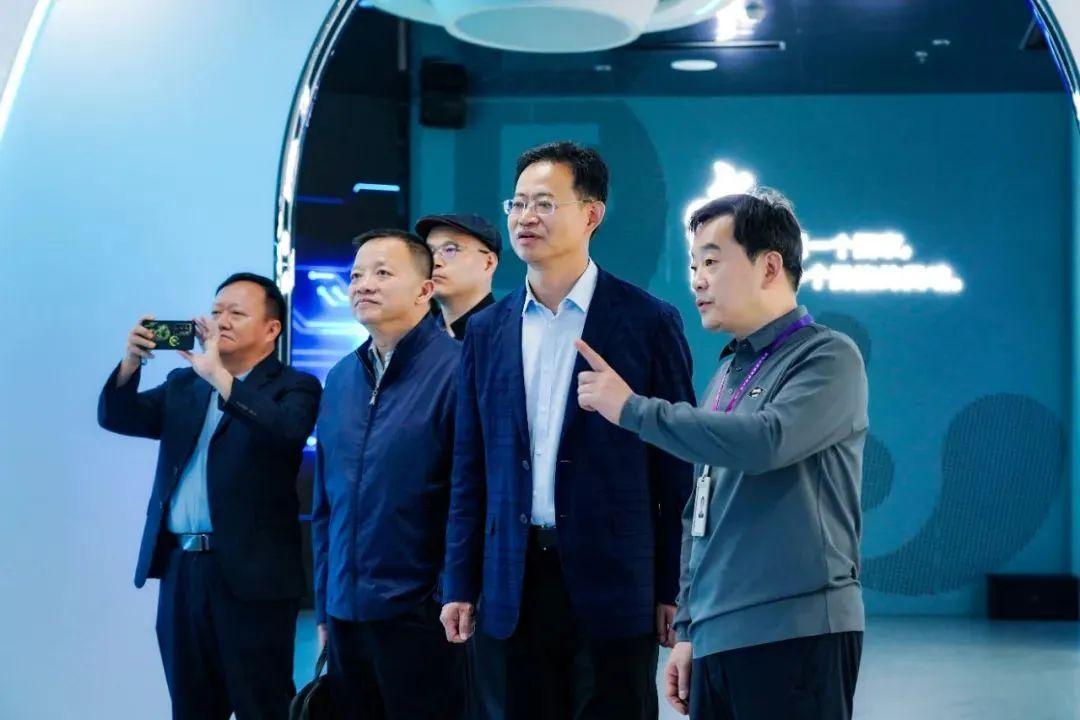 国家广电总局发展研究中心一行赴凯发(中国)官网励丰文化调研指导