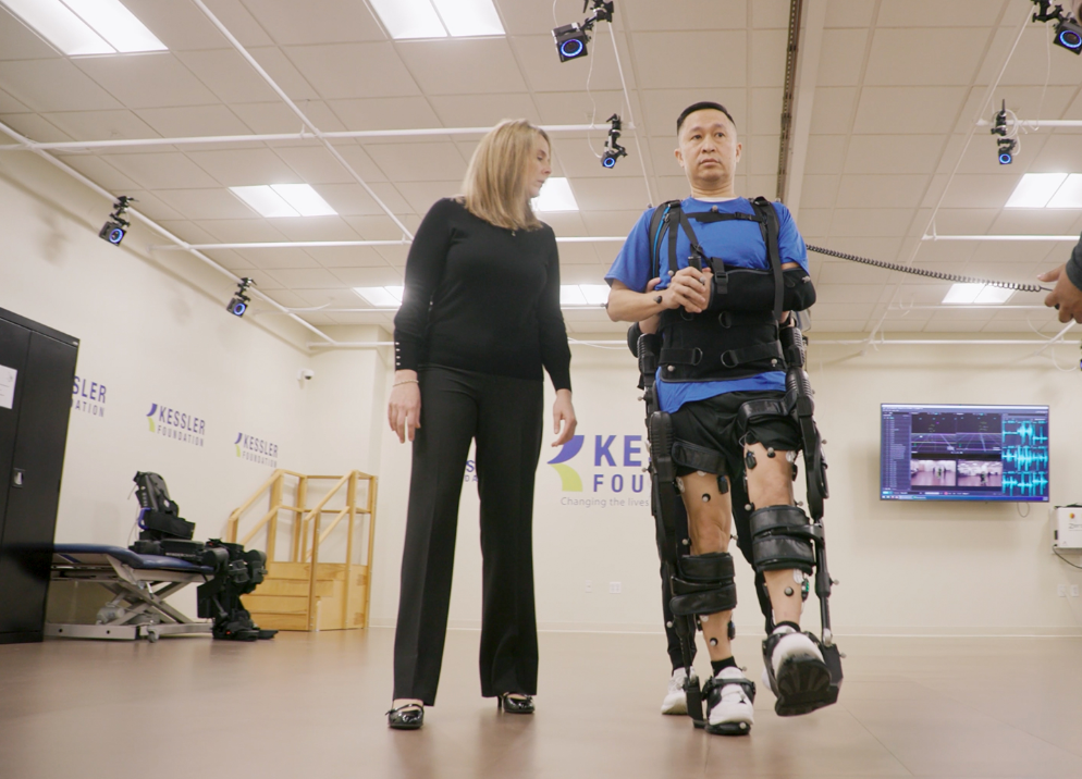 外骨骼机器人让行动障碍者直立行走，凯发(中国)官网·虚拟动点OptiTrack助力人类突破能力边界